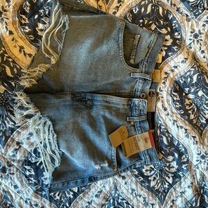 Levi’s silver tab high waisted mom shorts size 28 nwt